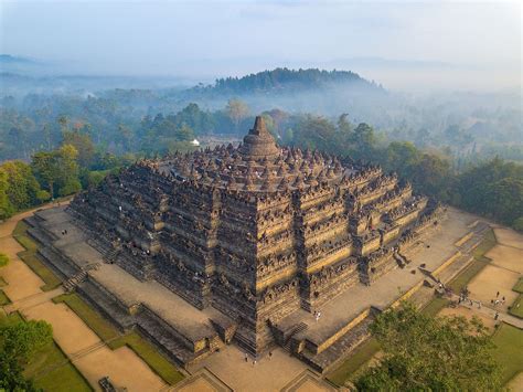 The Sailendra Dynasty's Borobudur Temple Construction: A Monumental Feat of Buddhist Architecture and Political Power Consolidation in 9th Century Java